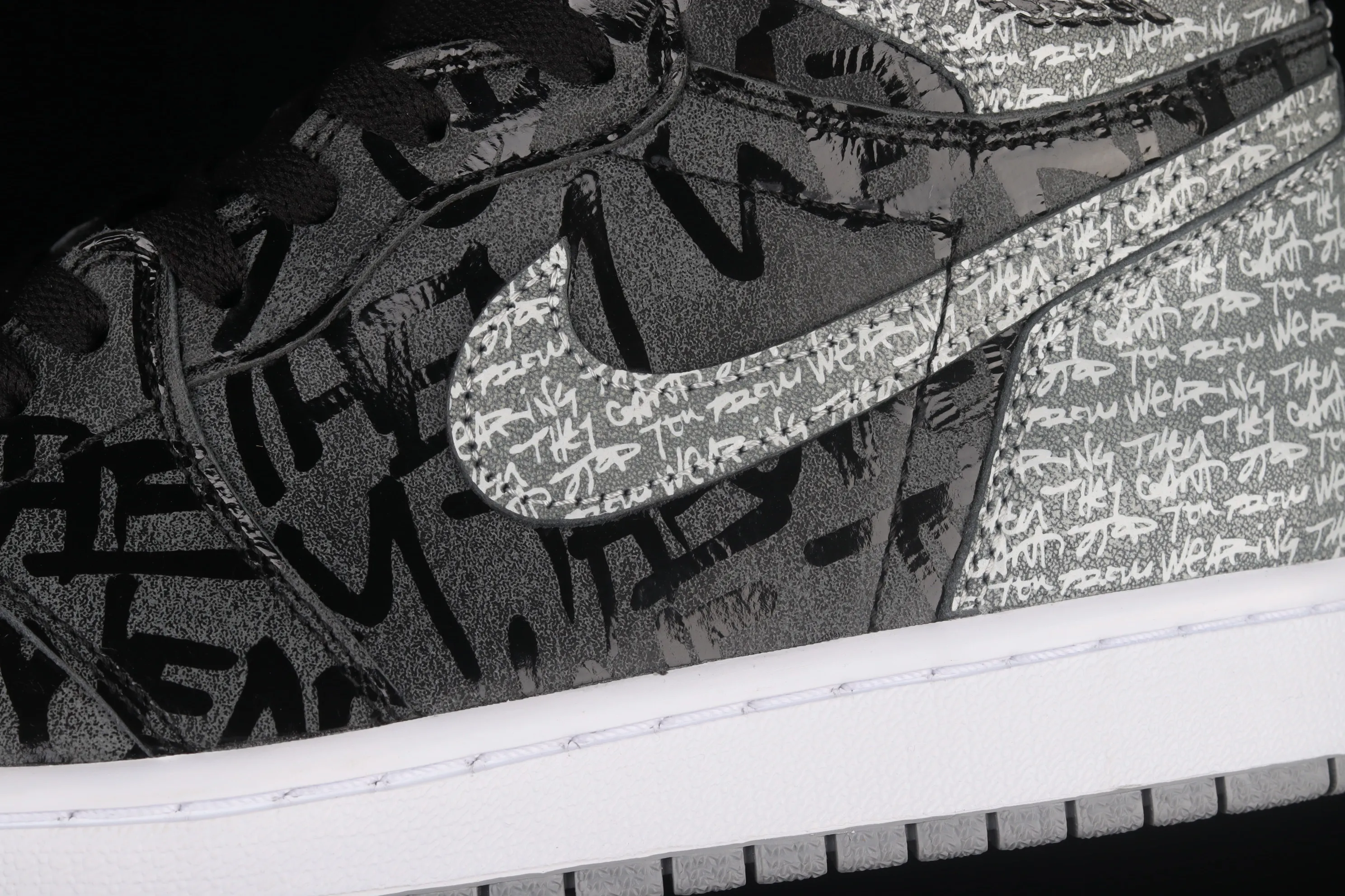 All categories Air Jordan Jordan series basketball shoes Air Jordan 1 High Air Jordan 1 High OG "Rebellionaire" AJ1 Joe 1 black and gray banned "Rebelionaire" high-top basketball shoes 555088-036